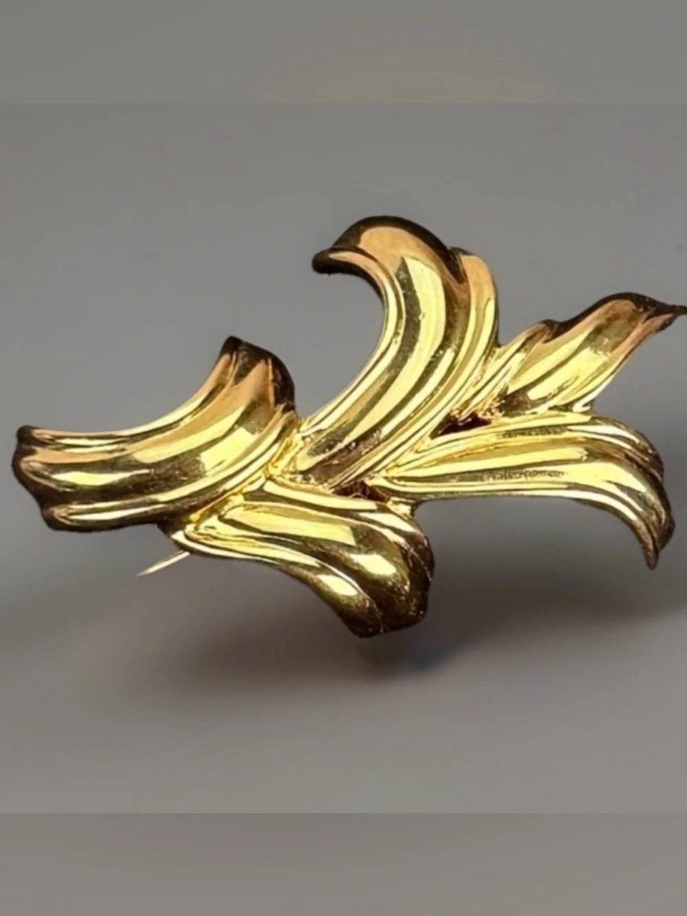 Vintage goldtone weighted, Monet, large brooch pin